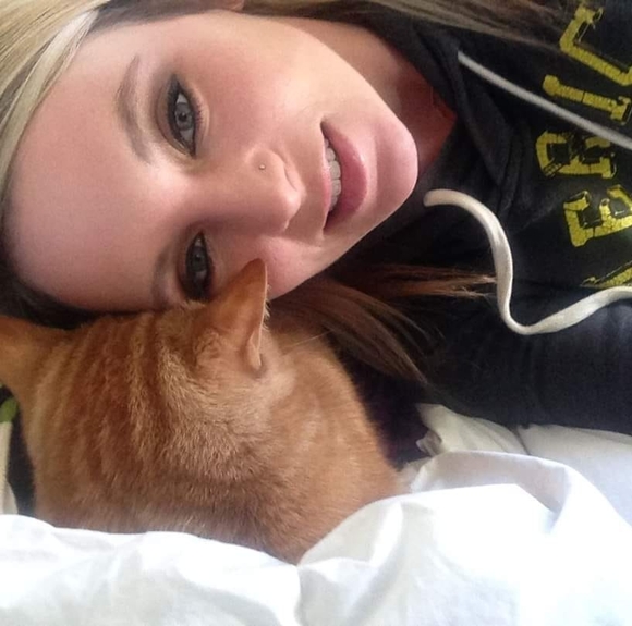 Meet your Posher, Yvonne - Picture 1 of 1